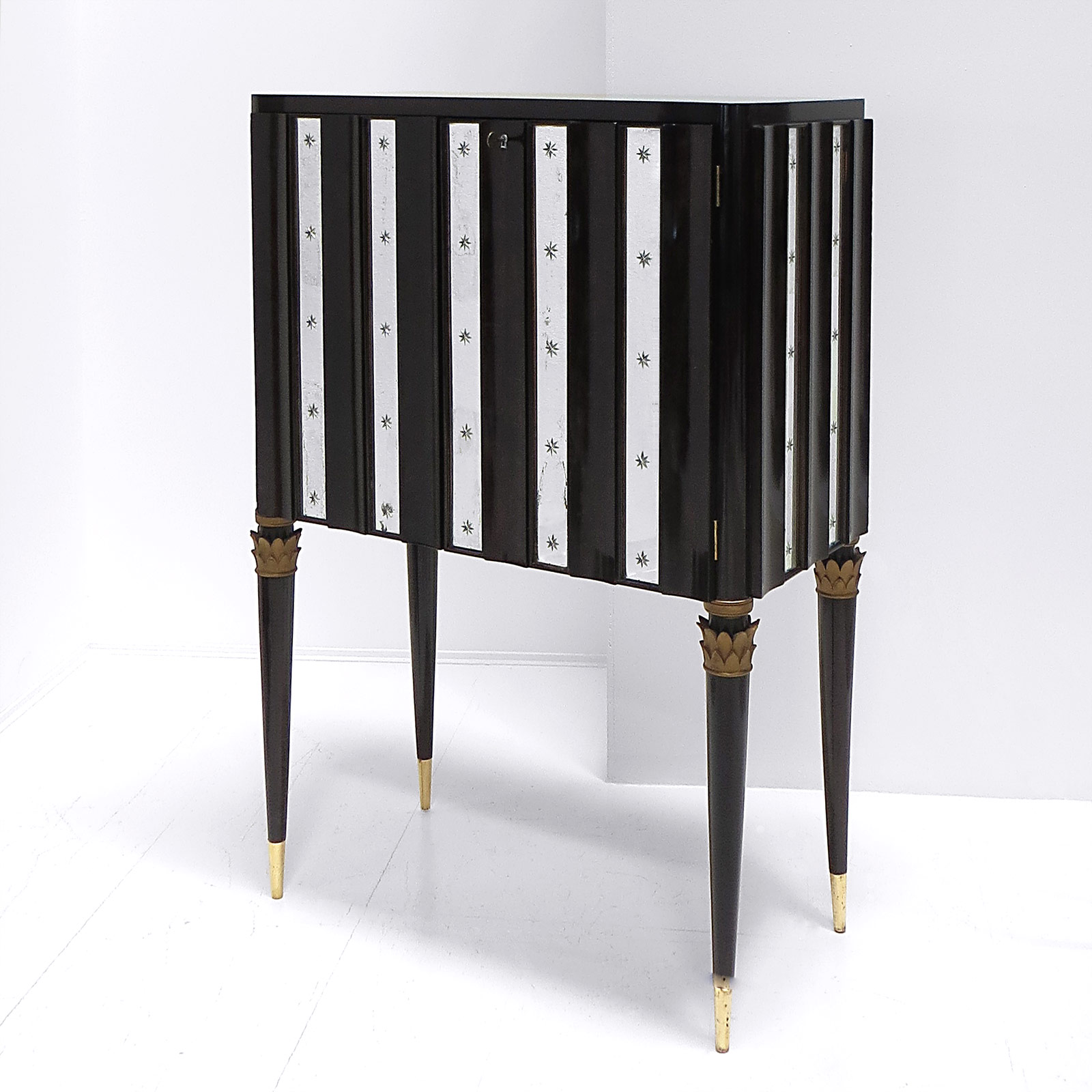 Italian Mirrored Cocktail Cabinet 1